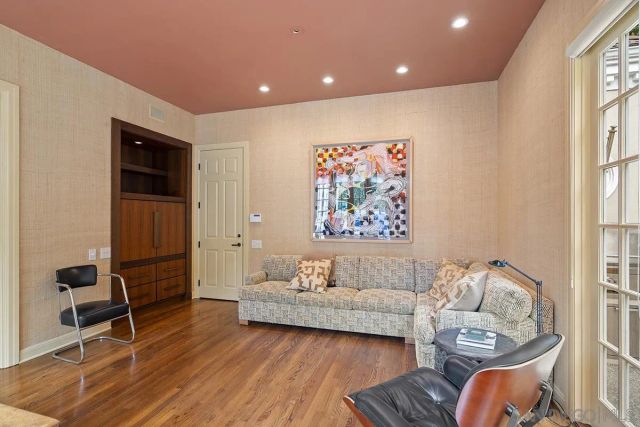 7612 Hillside Dr, La Jolla, CA 92037
