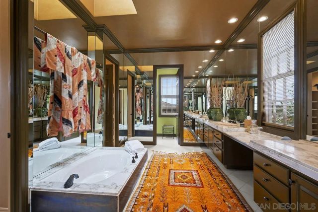 7612 Hillside Dr, La Jolla, CA 92037