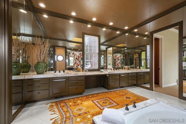 7612 Hillside Dr, La Jolla, CA 92037