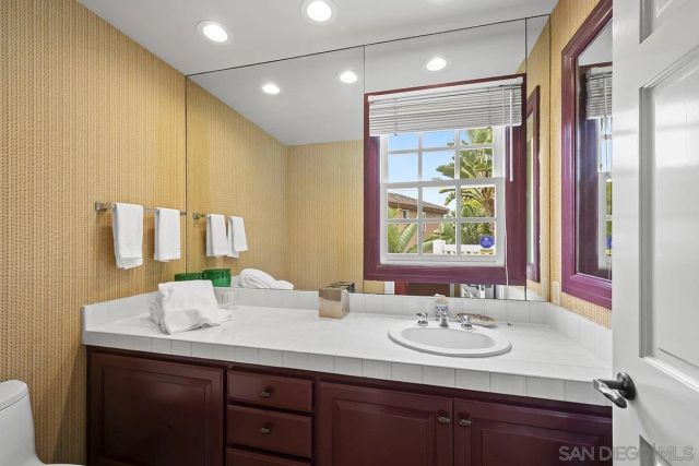 7612 Hillside Dr, La Jolla, CA 92037