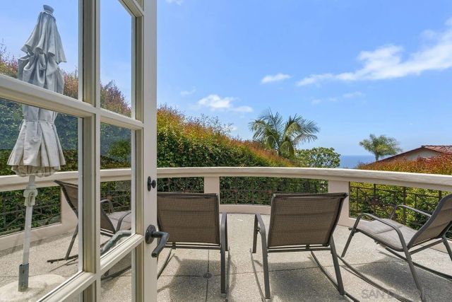 7612 Hillside Dr, La Jolla, CA 92037