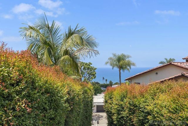 7612 Hillside Dr, La Jolla, CA 92037