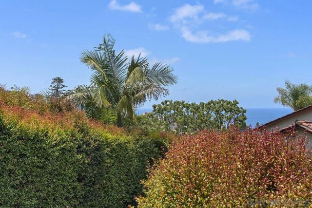 7612 Hillside Dr, La Jolla, CA 92037