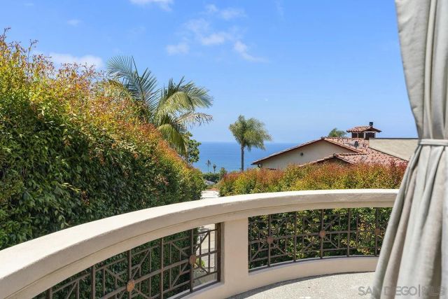 7612 Hillside Dr, La Jolla, CA 92037