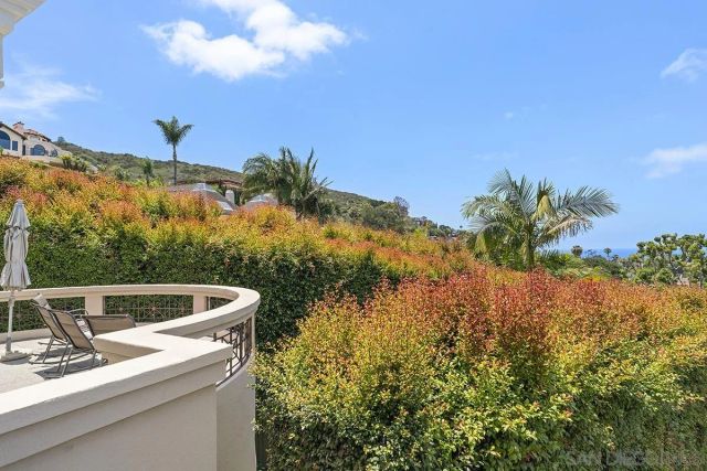 7612 Hillside Dr, La Jolla, CA 92037