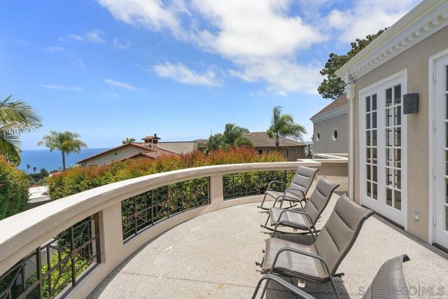 7612 Hillside Dr, La Jolla, CA 92037