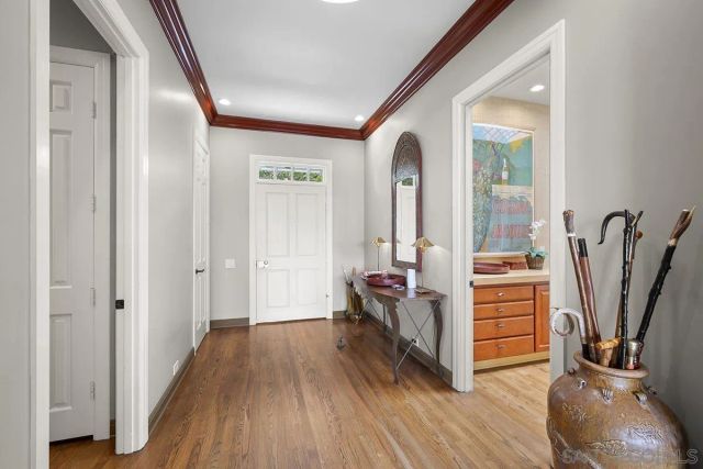 7612 Hillside Dr, La Jolla, CA 92037