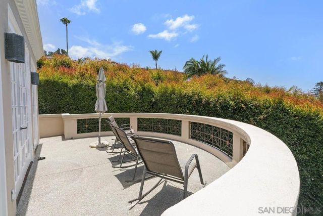 7612 Hillside Dr, La Jolla, CA 92037