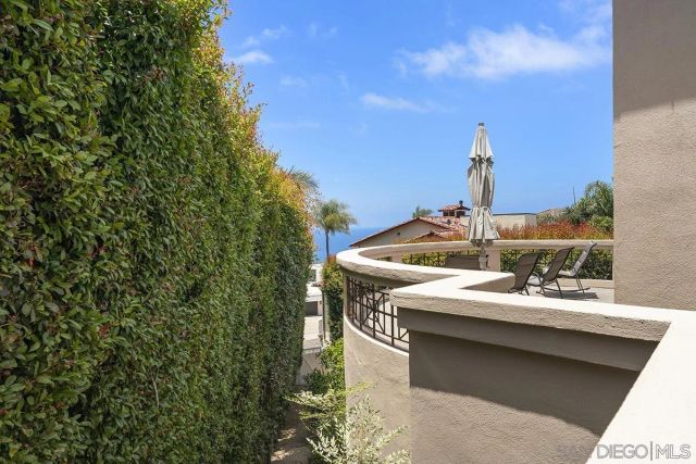 7612 Hillside Dr, La Jolla, CA 92037