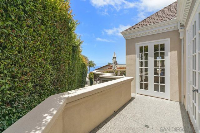 7612 Hillside Dr, La Jolla, CA 92037