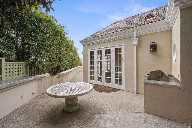 7612 Hillside Dr, La Jolla, CA 92037