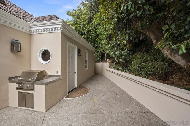 7612 Hillside Dr, La Jolla, CA 92037