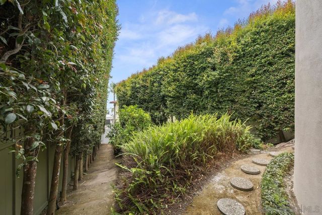 7612 Hillside Dr, La Jolla, CA 92037