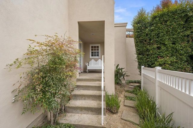 7612 Hillside Dr, La Jolla, CA 92037