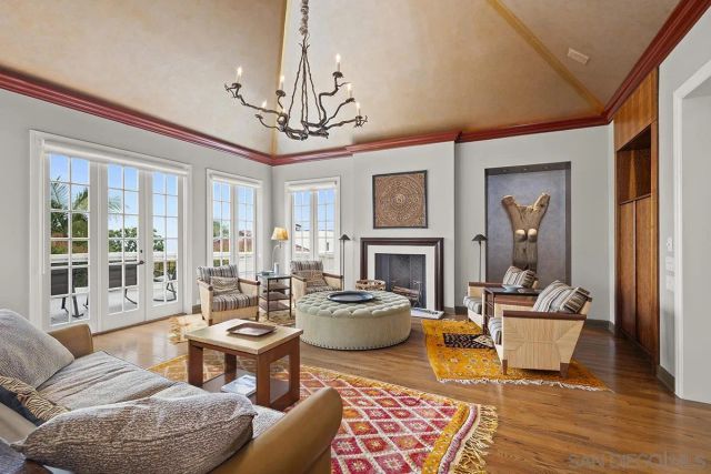 7612 Hillside Dr, La Jolla, CA 92037