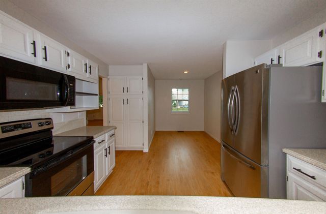 5515 E Pembrook, Wichita, KS 67220