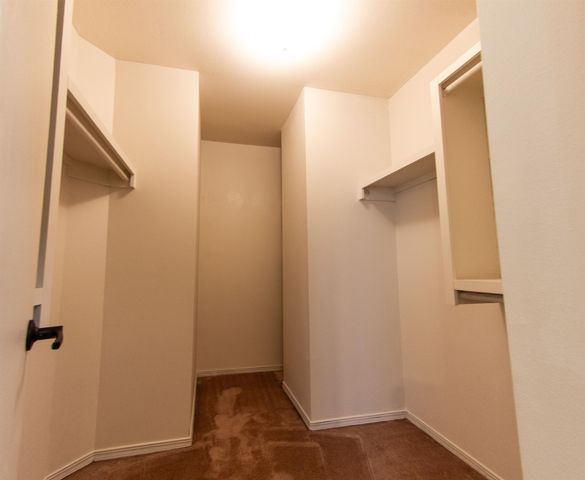 5515 E Pembrook, Wichita, KS 67220