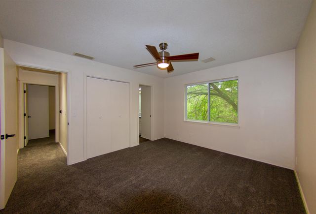 5515 E Pembrook, Wichita, KS 67220