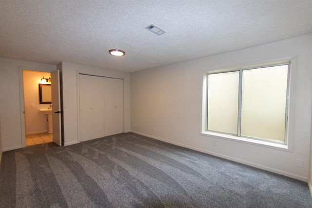 5515 E Pembrook, Wichita, KS 67220