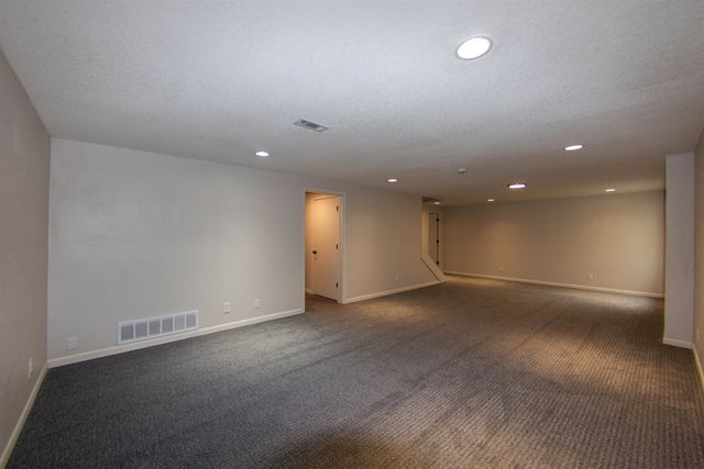 5515 E Pembrook, Wichita, KS 67220