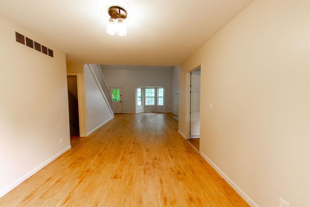 5515 E Pembrook, Wichita, KS 67220