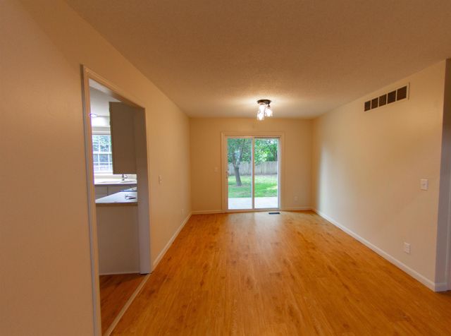 5515 E Pembrook, Wichita, KS 67220