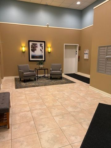 300 Village Circle 207, Willow Springs, IL 60480