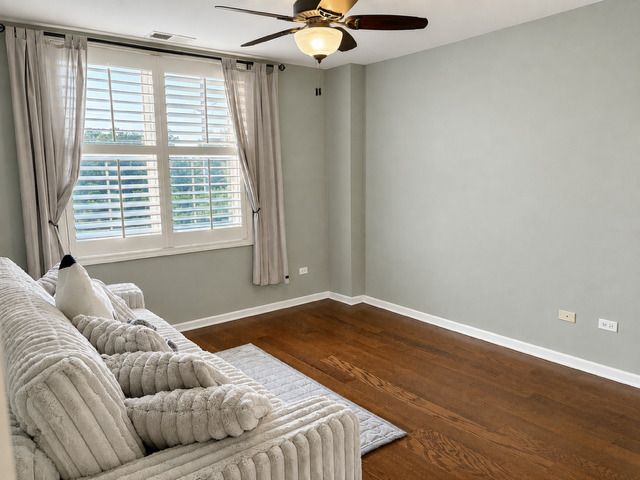 300 Village Circle 207, Willow Springs, IL 60480