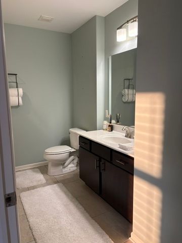 300 Village Circle 207, Willow Springs, IL 60480