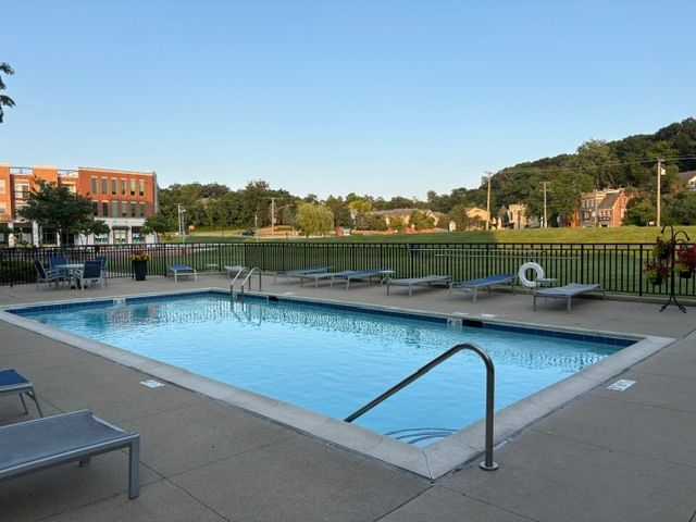 300 Village Circle 207, Willow Springs, IL 60480