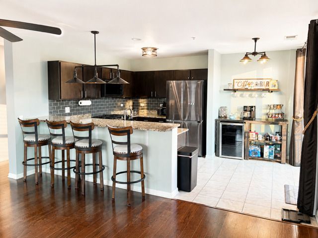 300 Village Circle 207, Willow Springs, IL 60480