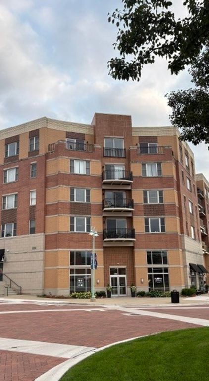 300 Village Circle 207, Willow Springs, IL 60480