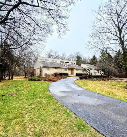 3989 S Shore Drive, Commerce Twp, MI 48382