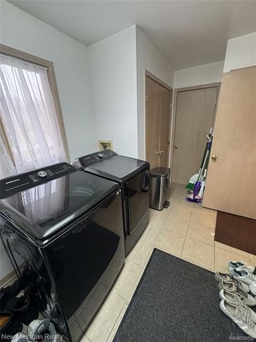 3989 S Shore Drive, Commerce Twp, MI 48382