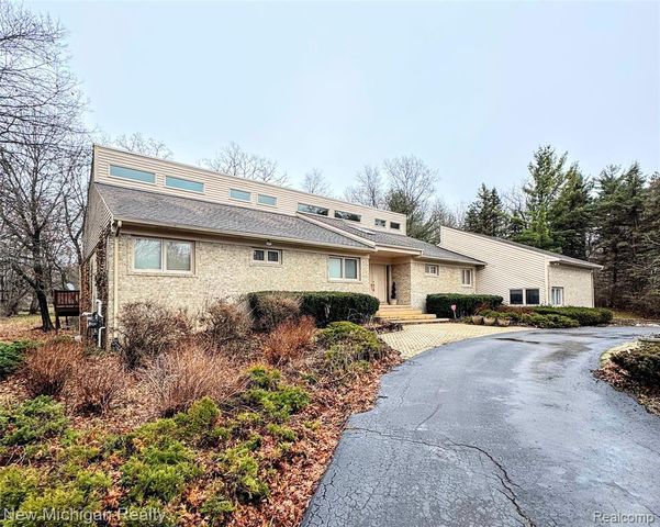 3989 S Shore Drive, Commerce Twp, MI 48382