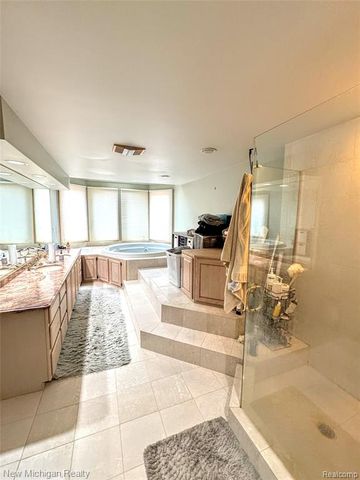 3989 S Shore Drive, Commerce Twp, MI 48382