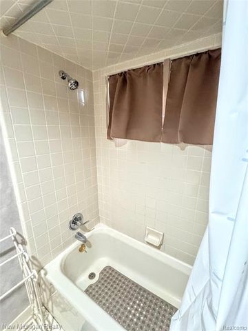 3989 S Shore Drive, Commerce Twp, MI 48382