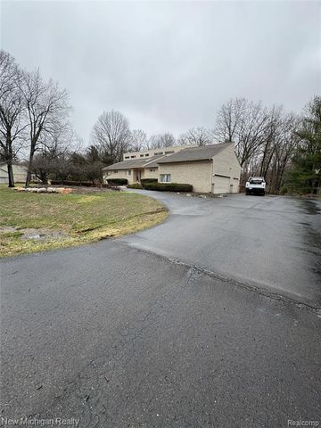 3989 S Shore Drive, Commerce Twp, MI 48382