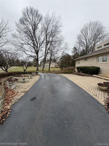 3989 S Shore Drive, Commerce Twp, MI 48382