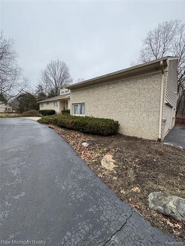 3989 S Shore Drive, Commerce Twp, MI 48382
