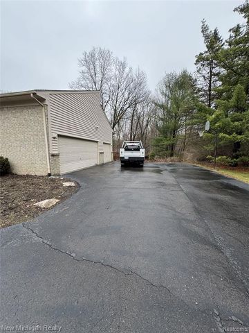 3989 S Shore Drive, Commerce Twp, MI 48382