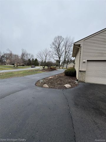 3989 S Shore Drive, Commerce Twp, MI 48382