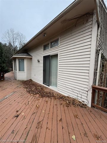 3989 S Shore Drive, Commerce Twp, MI 48382