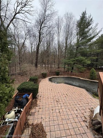 3989 S Shore Drive, Commerce Twp, MI 48382