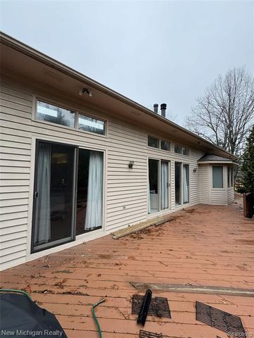 3989 S Shore Drive, Commerce Twp, MI 48382