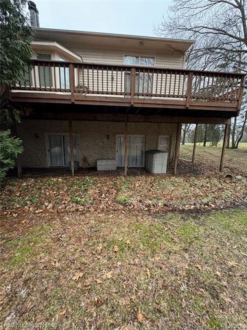 3989 S Shore Drive, Commerce Twp, MI 48382