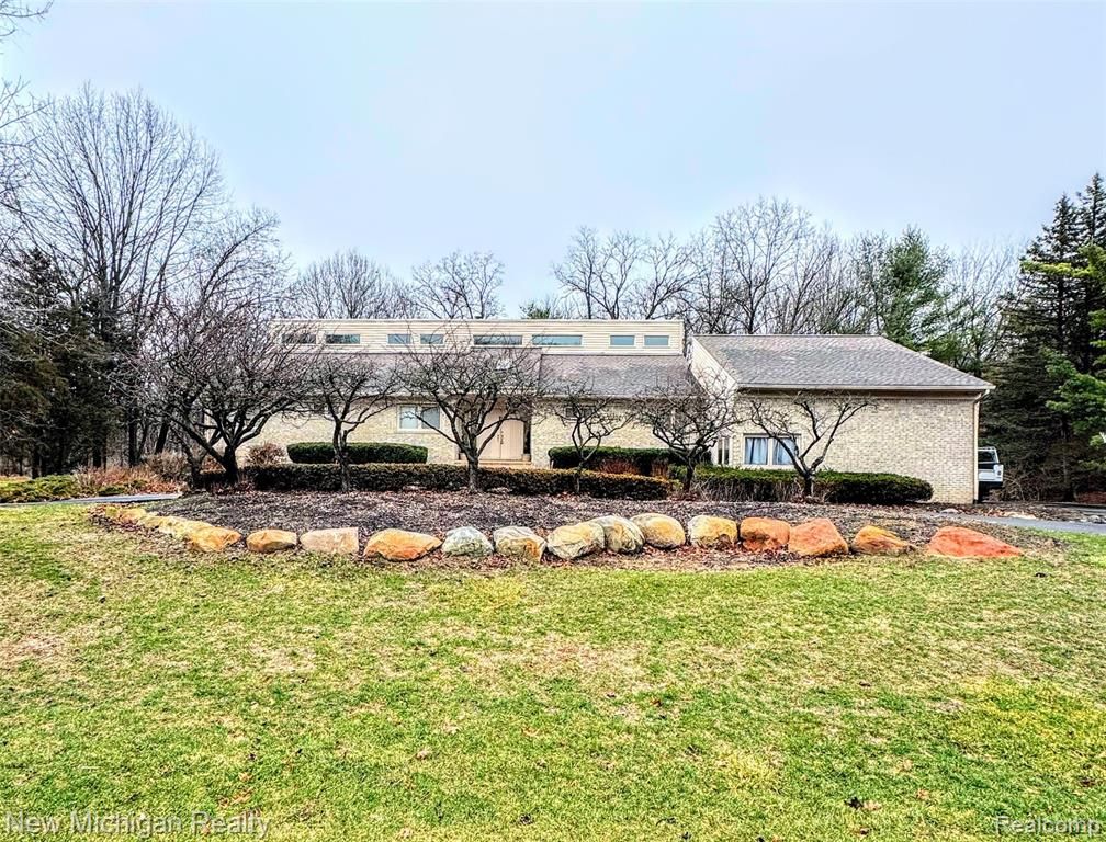 3989 S Shore Drive, Commerce Twp, MI 48382