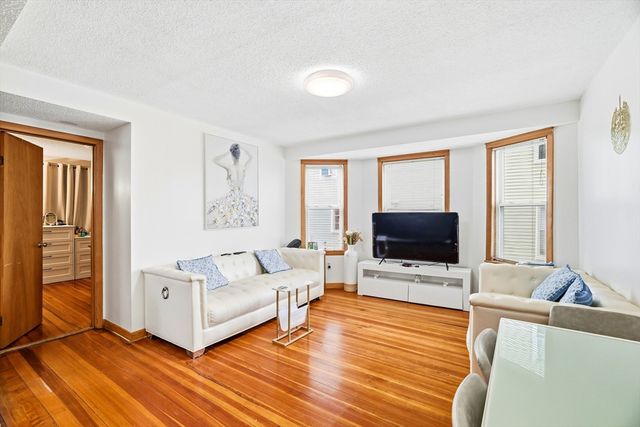 77 Swan St, Everett, MA 02149