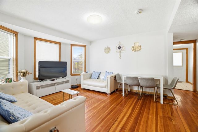 77 Swan St, Everett, MA 02149