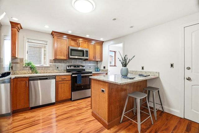 77 Swan St, Everett, MA 02149